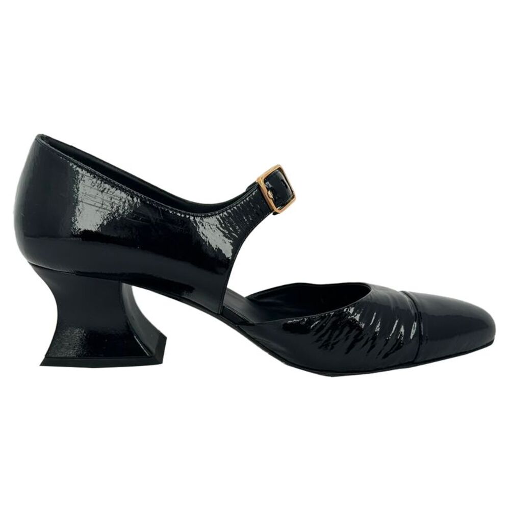 Chanel Almond-Toe Mary Jane Pumps in Black Patent Leather